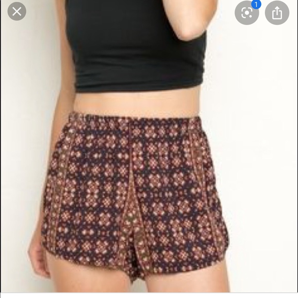 Brandy Melville Lose printed shorts